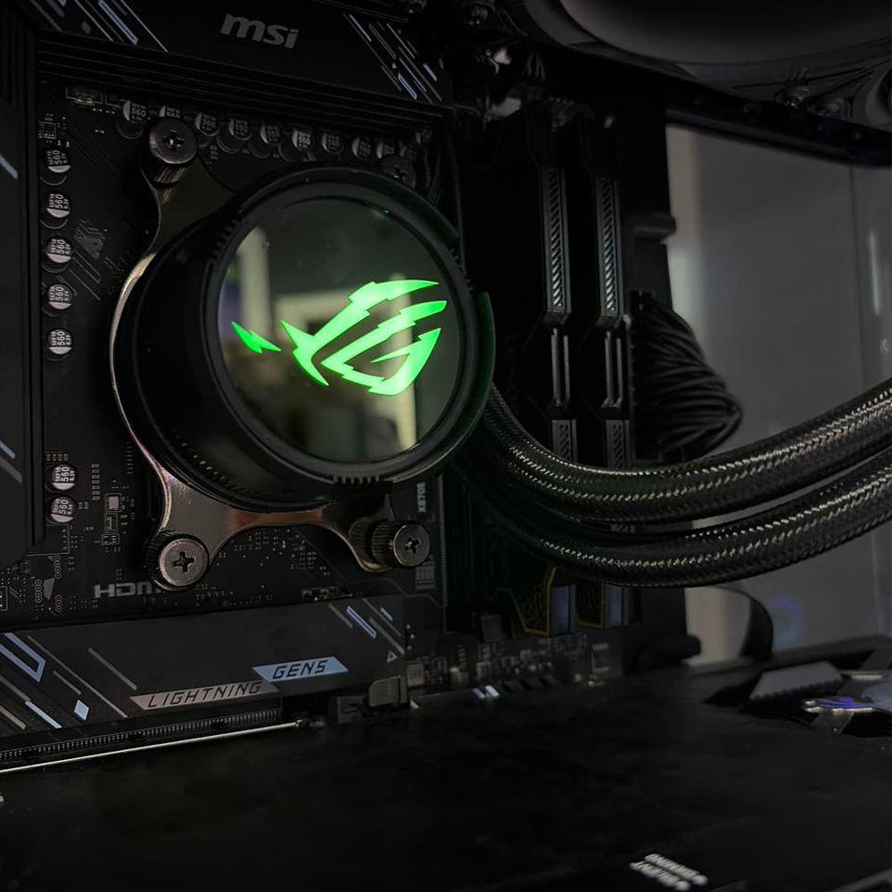 TITANO V12 PRIME - Pc gaming Ryzen 7 9800X3D, RTX 5090 32GB, Ram 32Gb 6000Mhz Ddr5, SSD NVMe 1000Gb + SSD NVMe 2000GB, Dissipatore a Liquido 360mm, Windows 11 Pro