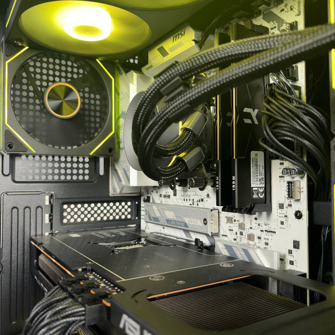 TITANO V1 EVO - Pc gaming Ryzen 7 9800X3D, RX 9070 XT 16GB, Ram 32Gb 6000Mhz Ddr5, SSD NVMe 1000Gb, Dissipatore a Liquido IPS 360mm, Windows 11 Pro