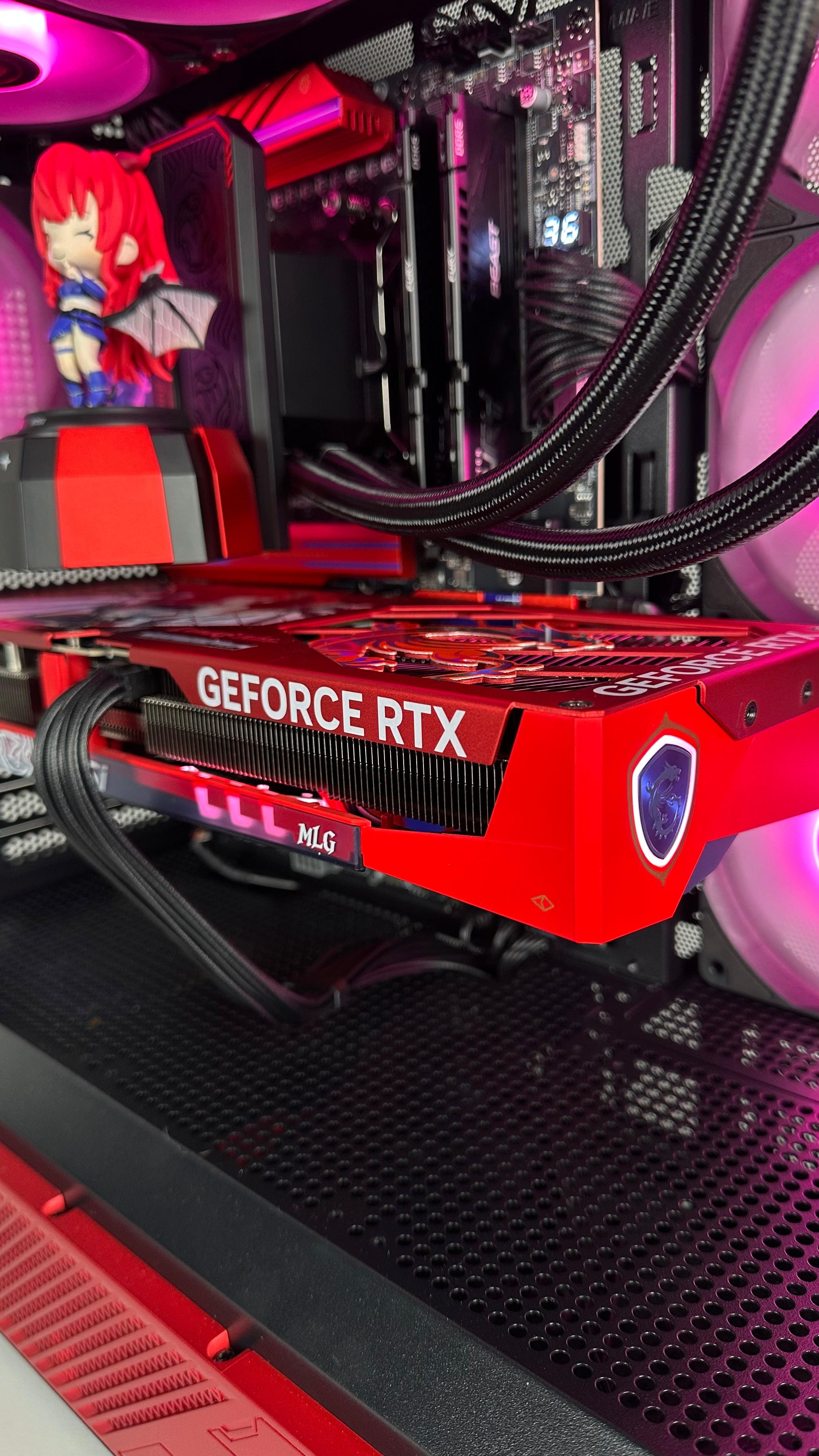 MSI LIMITED EDITION LOONG:NIA PRIME - Pc gaming Ryzen 7 9850X3D, RTX 5070 Ti 16Gb, Ram 32Gb 6000Mhz Ddr5, SSD NVMe 1000Gb, Dissipatore a Liquido 360mm, Windows 11 Pro